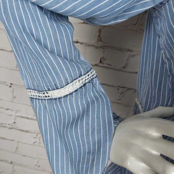 Fourteenth PLACE Striped Blouse - Picture 4 of 9